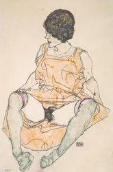 Sitzende Frau mit hochgeschobenem Kleid